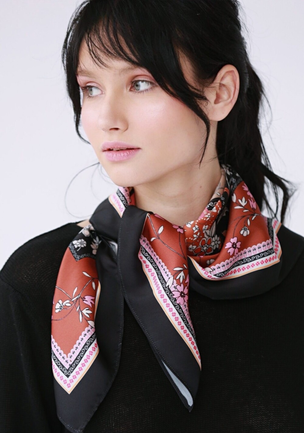 Šilko ir viskozės skarelė Anna